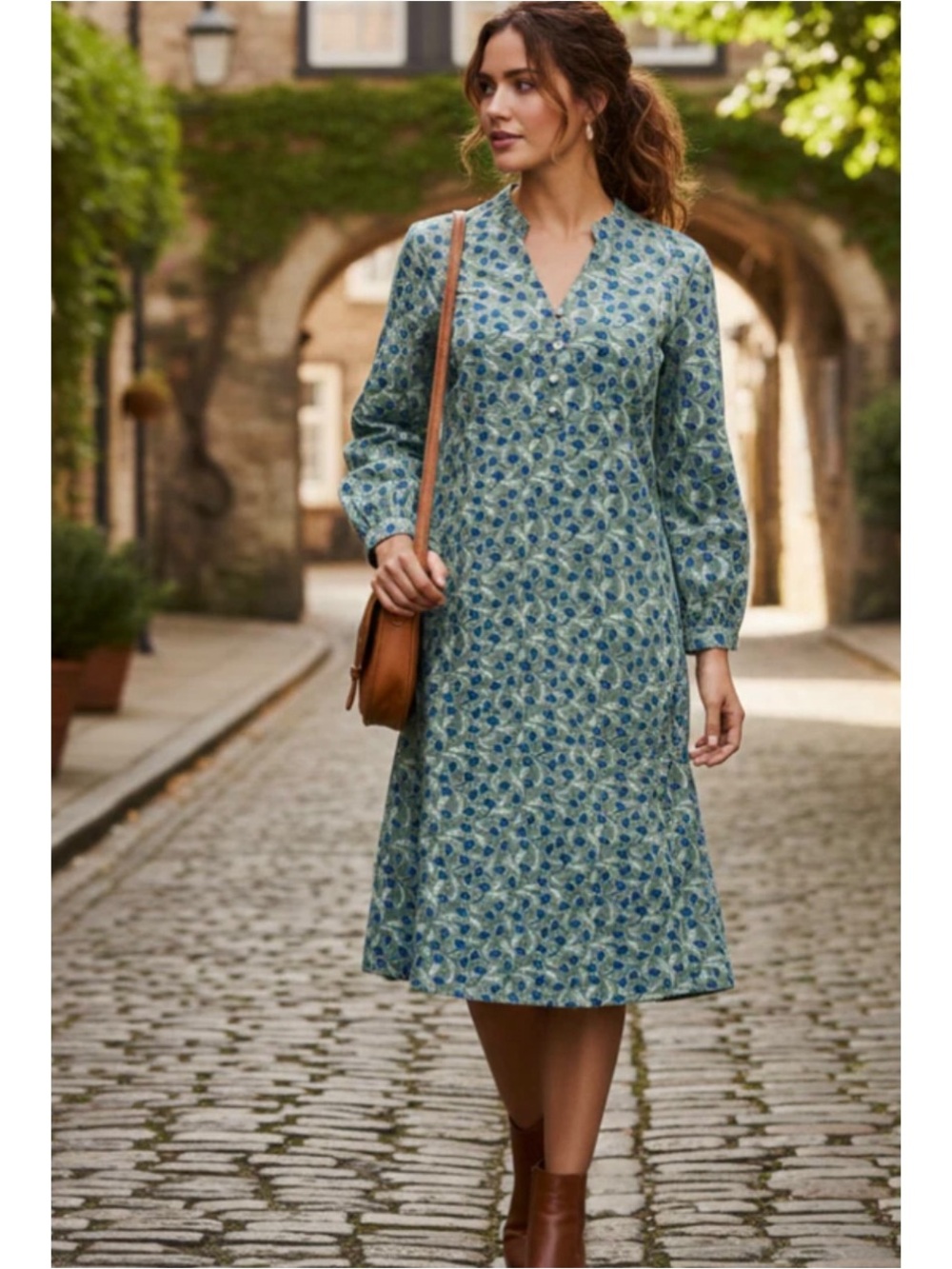 Seasalt Cornwall Organic Cotton Diarist Needlecord Dress in Green Size 8